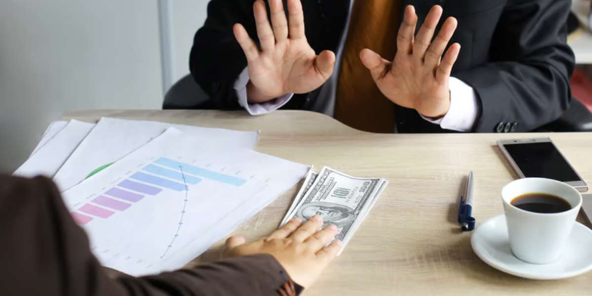 Conseiller financier et client lors d'un rendez-vous de bilan patrimonial